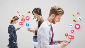 Read more about the article Impact of Social Media on Teen Self-Esteem